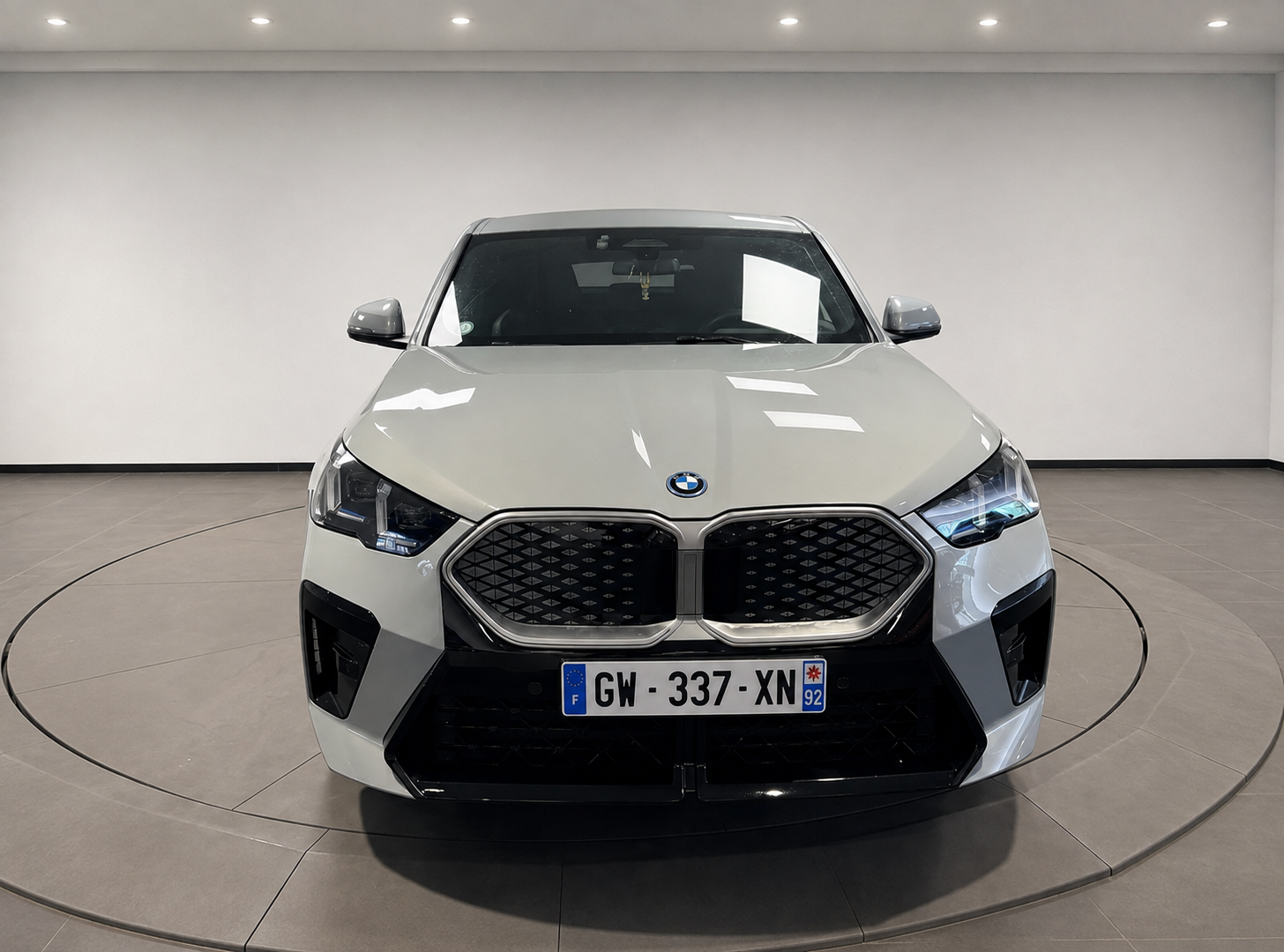3 BMW IX2 M Sport – Image 1